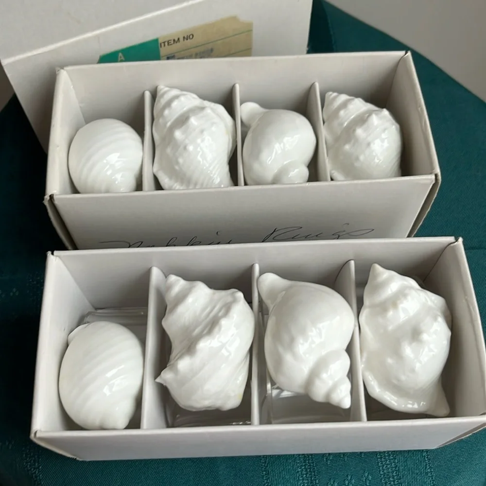 Vintage Shell Napkin Rings Seashells Acrylic Lucite Bone China Conch Set 8‎